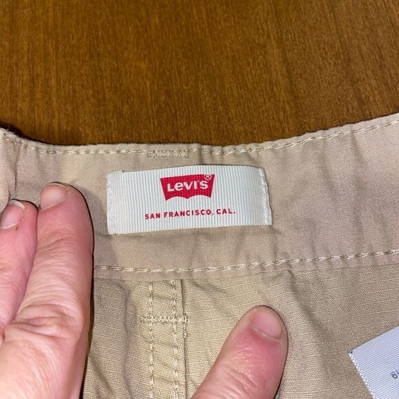 Levis cargo khaki shorts  - Picture 3 of 6